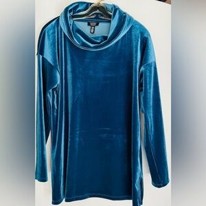 Jones New York Signature malachite long sleeve top size medium.